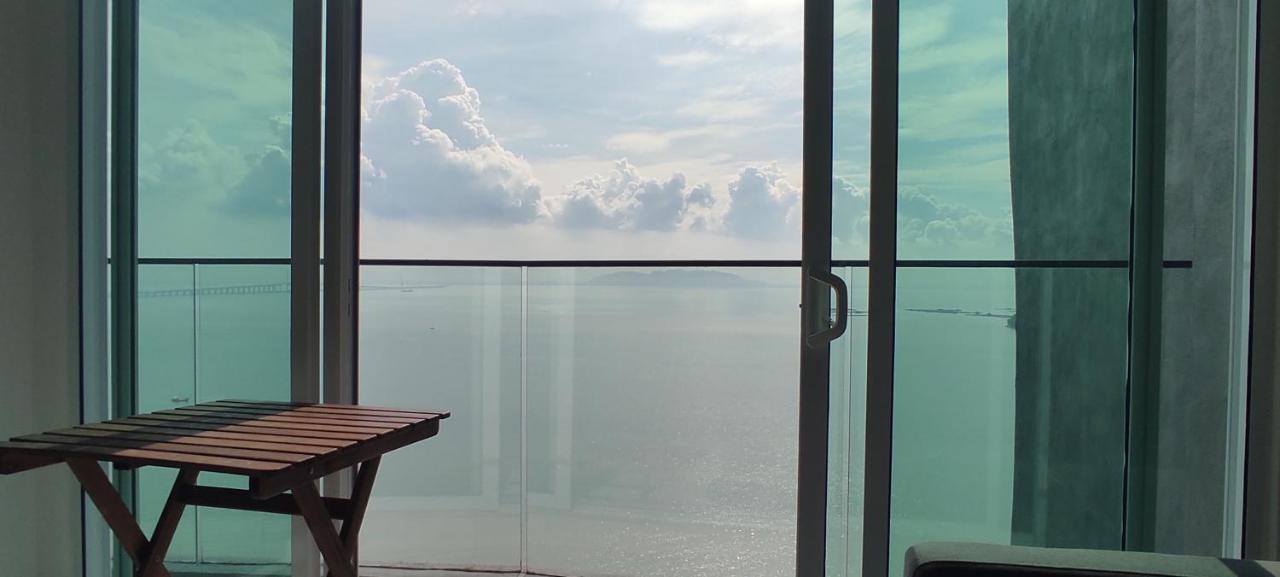 Infinite Seaview With Penang Bridge Suite With Sunrise Up To 11 Person Bayan Lepas Exteriör bild