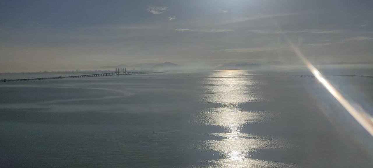 Infinite Seaview With Penang Bridge Suite With Sunrise Up To 11 Person Bayan Lepas Exteriör bild