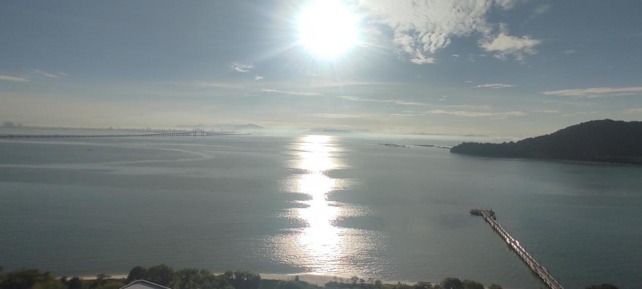 Infinite Seaview With Penang Bridge Suite With Sunrise Up To 11 Person Bayan Lepas Exteriör bild