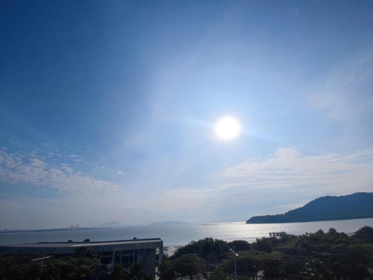 Infinite Seaview With Penang Bridge Suite With Sunrise Up To 11 Person Bayan Lepas Exteriör bild