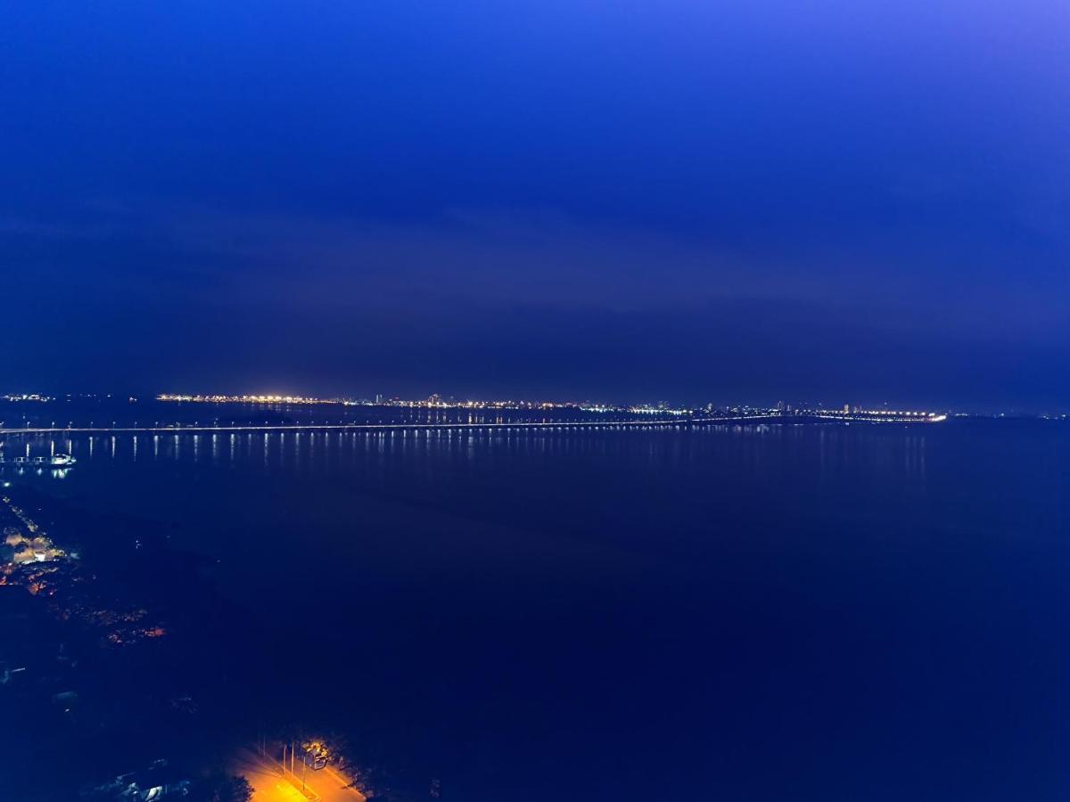 Infinite Seaview With Penang Bridge Suite With Sunrise Up To 11 Person Bayan Lepas Exteriör bild